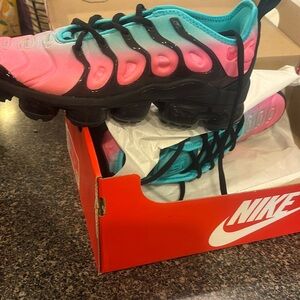 Nike womans vipormax plus